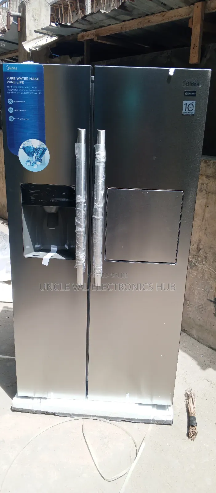 Midea SBS Fridge With Ice-Cube Maker and Dispenser