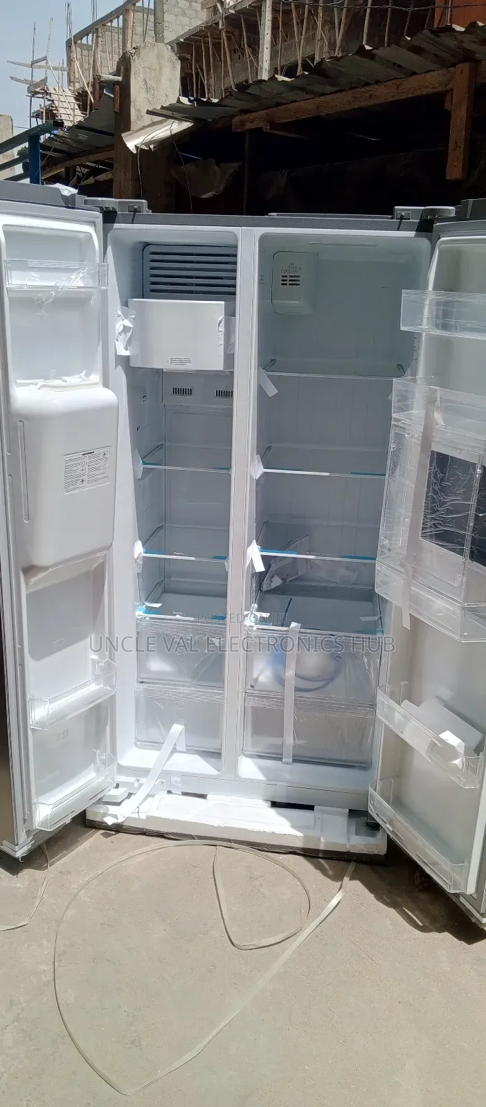 Midea SBS Fridge With Ice-Cube Maker and Dispenser