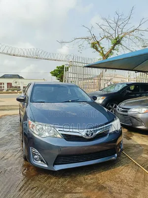 Toyota Camry LE 4dr Sedan (2.5L 4cyl 6A) 2014 Gray