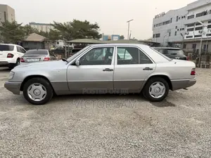 Mercedes-Benz E200 1995 Silver