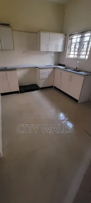 3bdrm Block of Flats in Lekki for rent