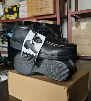 Red Wing Safety Shoe - China 42