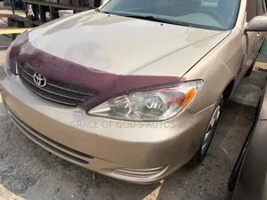 Toyota Camry 2005 Gold