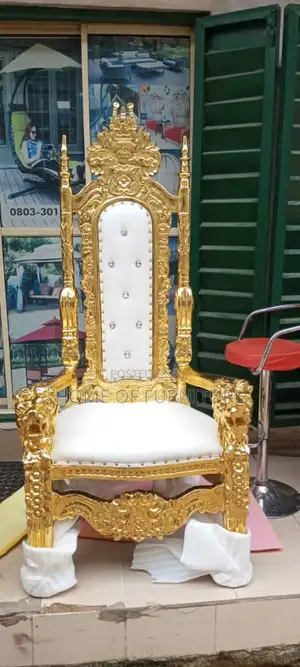 Accent Chair – Luxury Designer Armchair for Living Room or Office