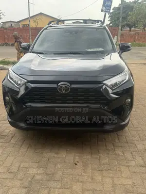 Toyota RAV4 XLE AWD 2020 Black
