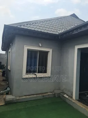 3bdrm Bungalow in Satellite Town Close for sale