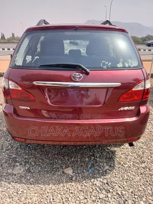 Toyota Avensis 2005 Red