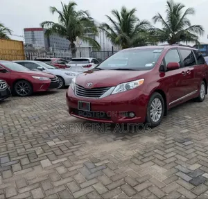Toyota Sienna 2014 Burgundy