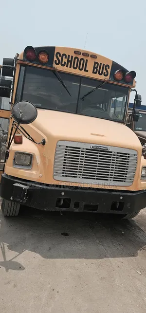 Freightliner M2 2007 Yellow