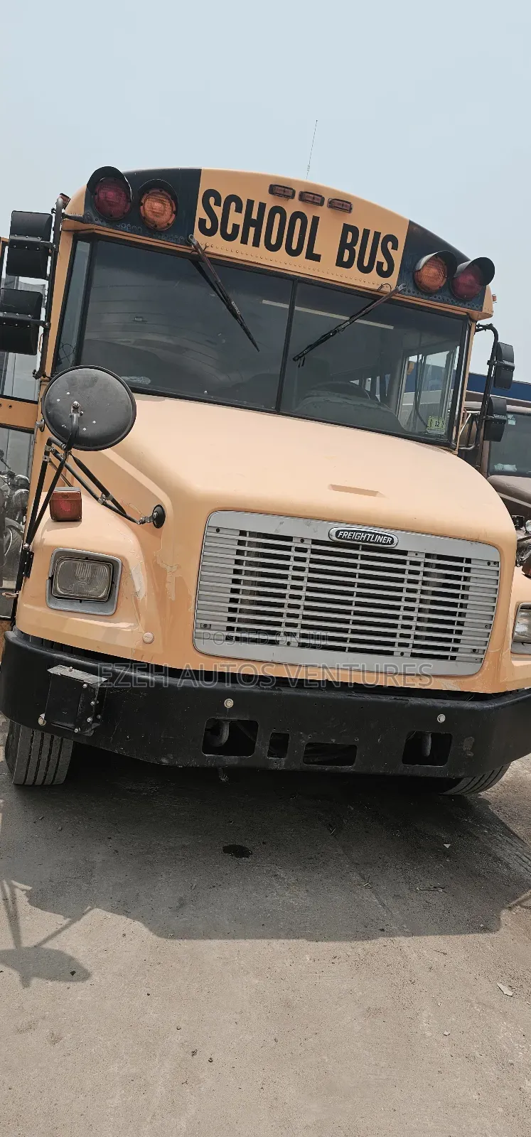 Freightliner M2 2007 Yellow