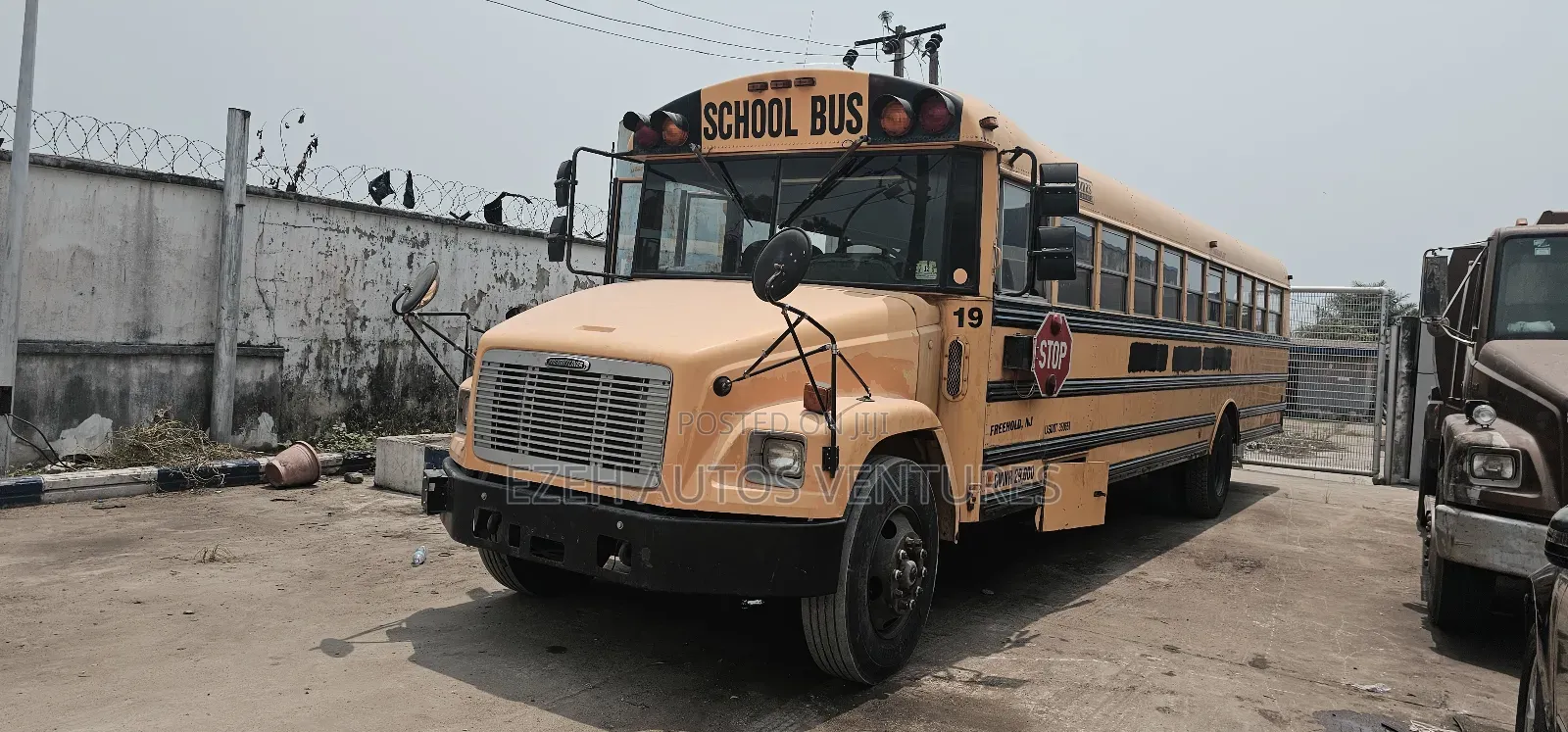 Freightliner M2 2007 Yellow