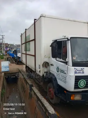 Van Hire and Truck for Logistics Service