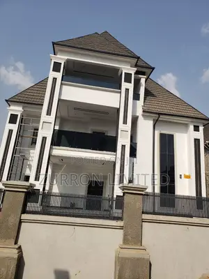 6bdrm Duplex in Dakwo District for sale
