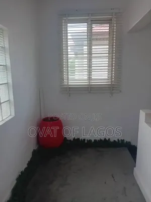 3bdrm Block of Flats in Lekki Phase 1 for rent