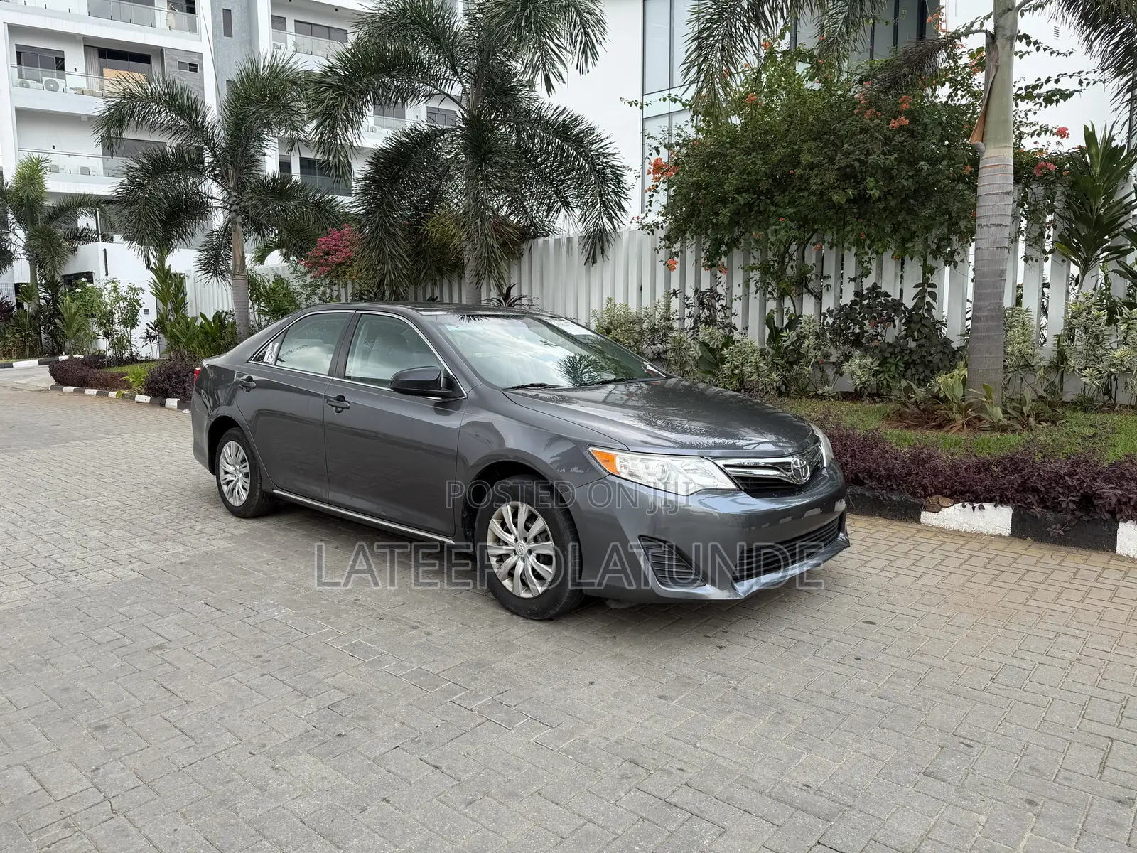 2014 Toyota Camry LE 4dr Sedan w/Prod. End 11/13 (2.5L 4cyl 6A)
