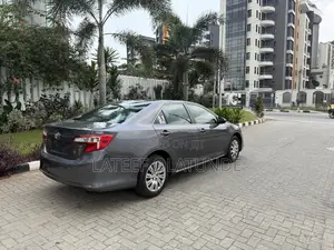 Toyota Camry LE 4dr Sedan w/Prod. End 11/13 (2.5L 4cyl 6A) 2014 Gray