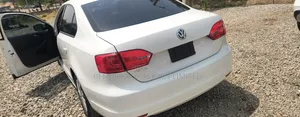 Volkswagen Jetta 4dr Sedan (2.0L 4cyl 5M) 2014 White