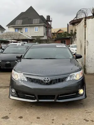 Toyota Camry SE 4dr Sedan (2.5L 4cyl 6A) 2013 Gray