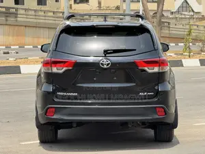 Toyota Highlander XLE V6 4x4 (3.5L 6cyl 6A) 2016 Black