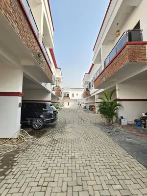 4bdrm Duplex in Lekki Phase 2 for sale
