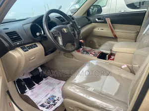 Toyota Highlander Limited 2010 Gold