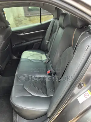 Toyota Camry XLE V6 (3.5L V6 8A) 2019 Brown