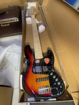 Limited Edition of Fender Jazz Bass Guitar Active 5 Strings