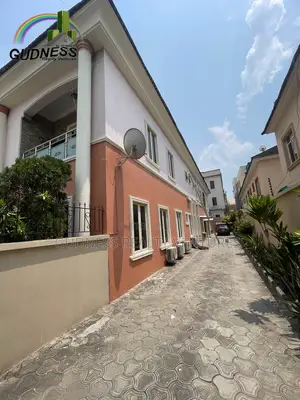 3bdrm Apartment in Chevron for rent