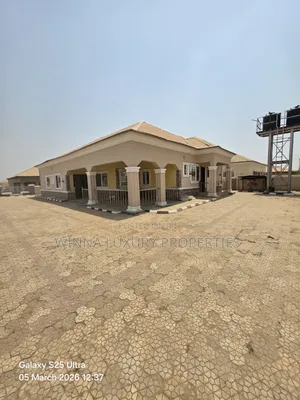 3bdrm Bungalow in Oil Spring Estate, Lugbe District for rent