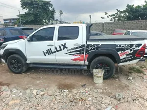 Toyota Hilux 2022 White