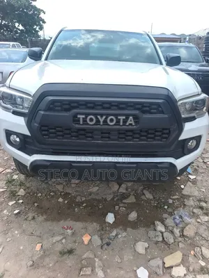 Toyota Tacoma 2017 White