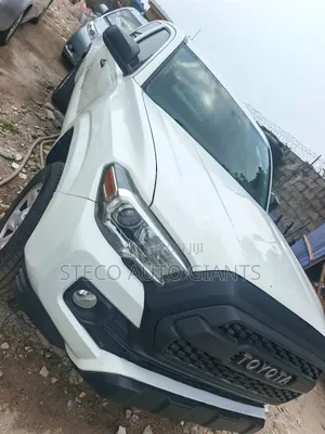 Toyota Tacoma 2017 White