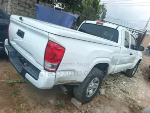 Toyota Tacoma 2017 White