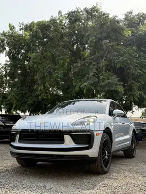 Porsche Macan Base AWD 2023 Silver