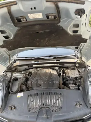 Porsche Macan Base AWD 2023 Silver