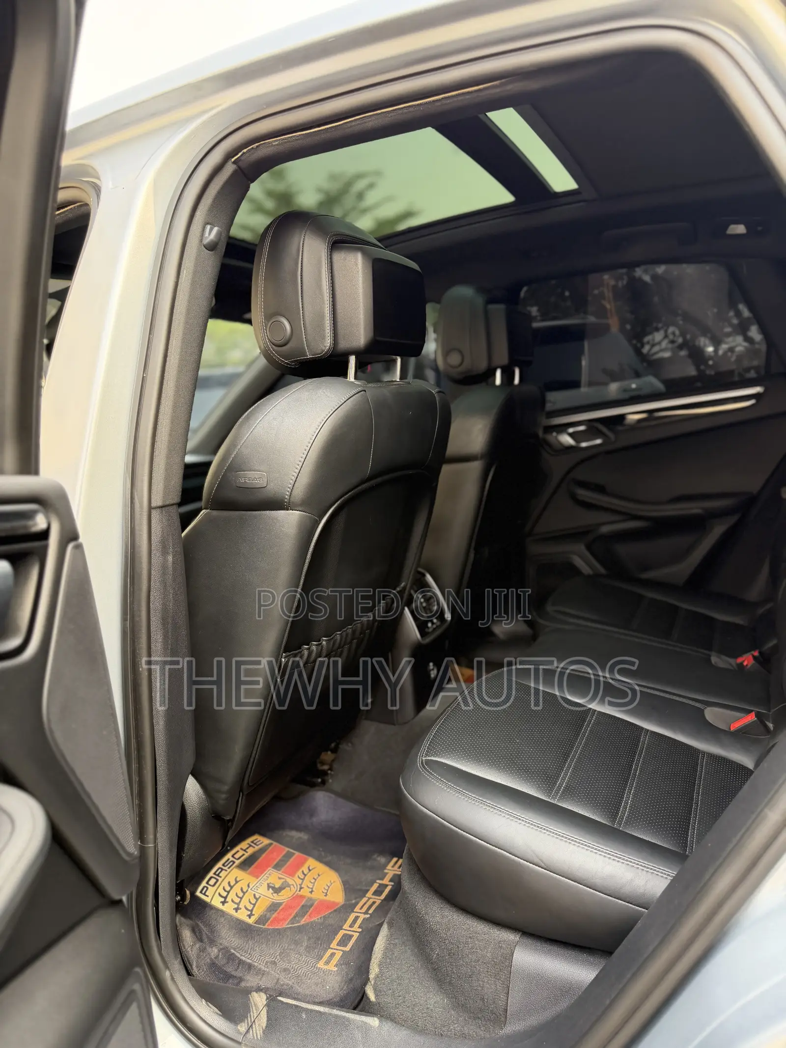 Porsche Macan Base AWD 2023 Silver