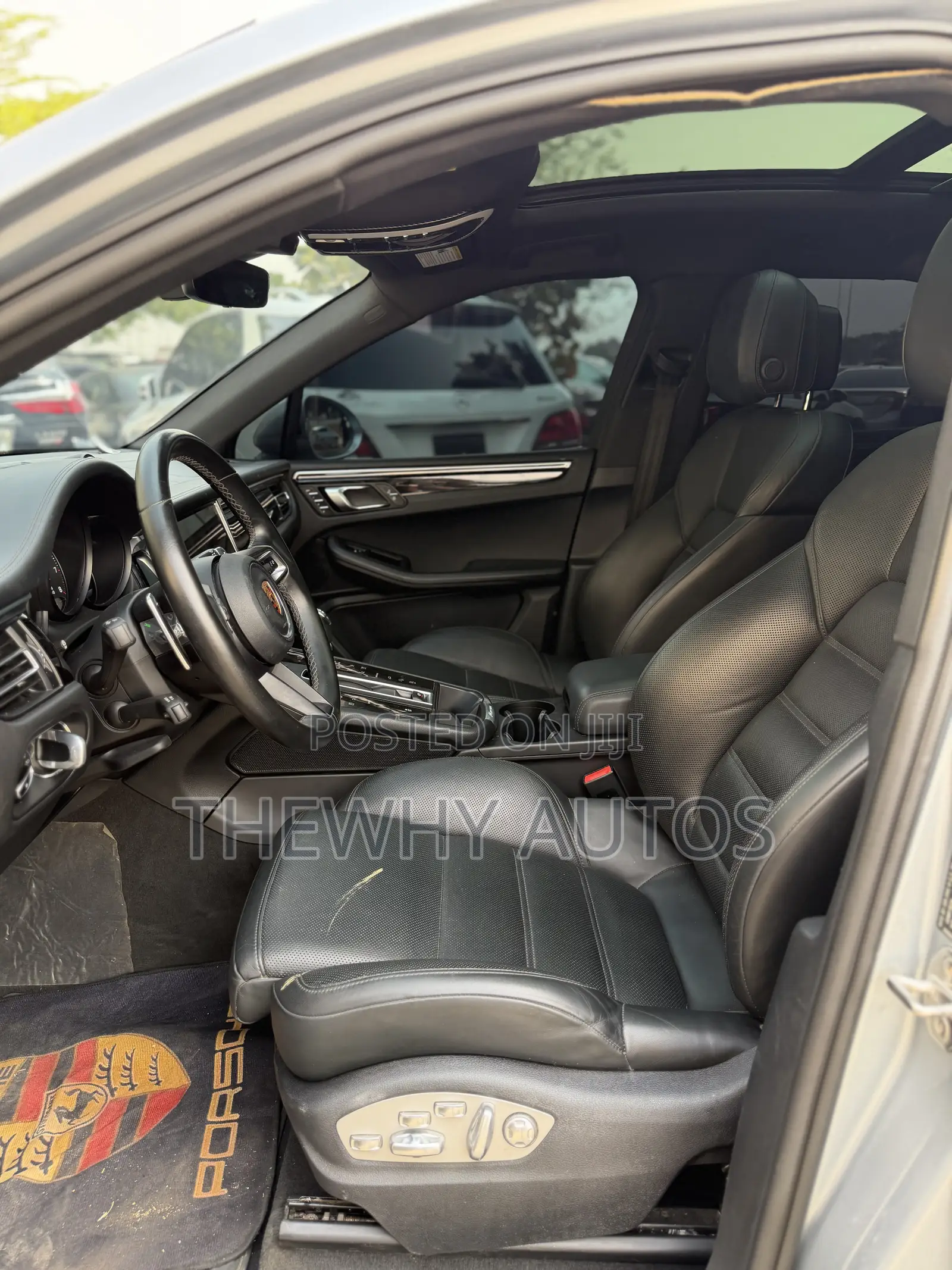 Porsche Macan Base AWD 2023 Silver