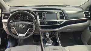 Toyota Highlander LE Plus 4dr SUV (3.5L 6cyl 6A) 2015 Blue