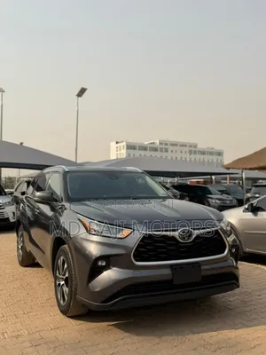 Toyota Highlander XLE 2021 Gray