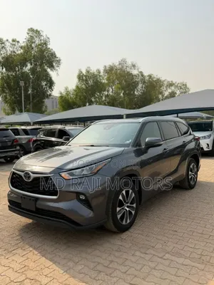 Toyota Highlander XLE 2021 Gray