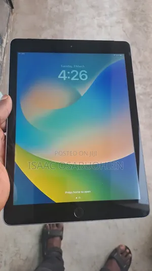 Apple iPad 9.7 32 GB Black