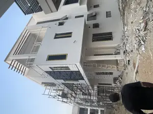 5bdrm Duplex in Jahi Gilmore,Close for sale