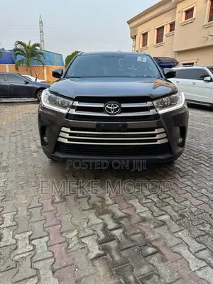 Toyota Highlander XLE 4x4 V6 (3.5L 6cyl 8A) 2017 Gray