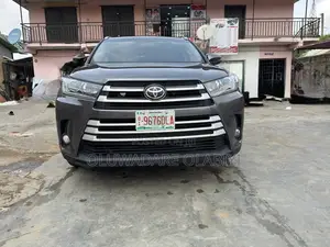 Toyota Highlander XLE V6 4x4 (3.5L 6cyl 6A) 2016 Gray