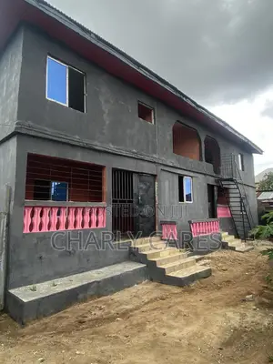 10bdrm House in Lagos Estate, Aba South for sale