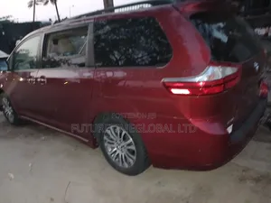 Toyota Sienna 2018 Red