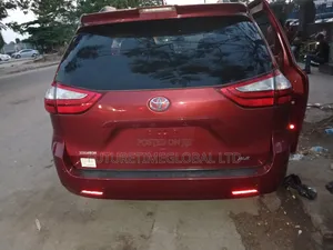 Toyota Sienna 2018 Red