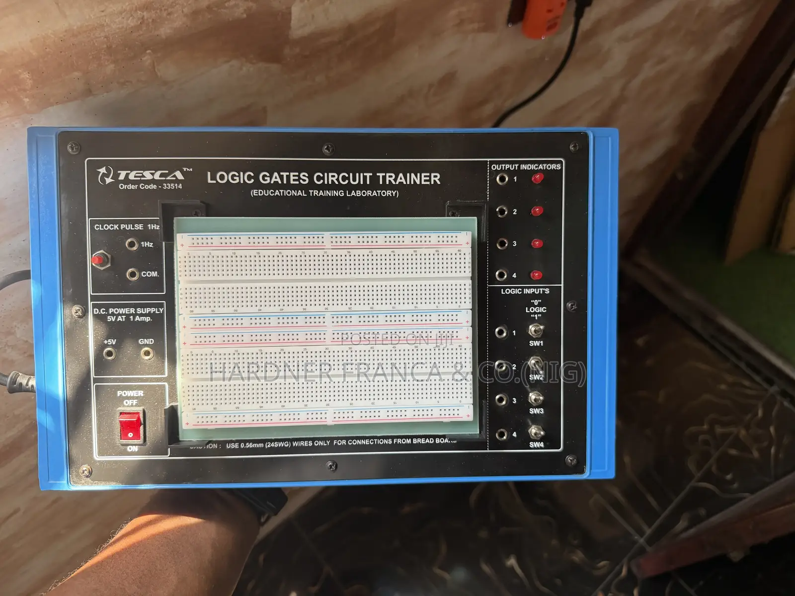 Logic Gates Circuit Trainer
