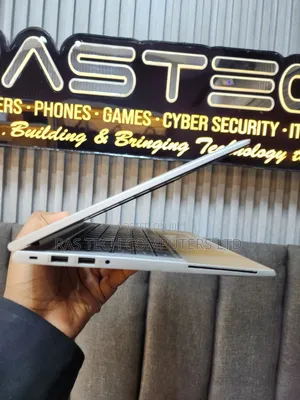 Laptop HP EliteBook 830 G8 16GB Intel Core i7 SSD 512GB
