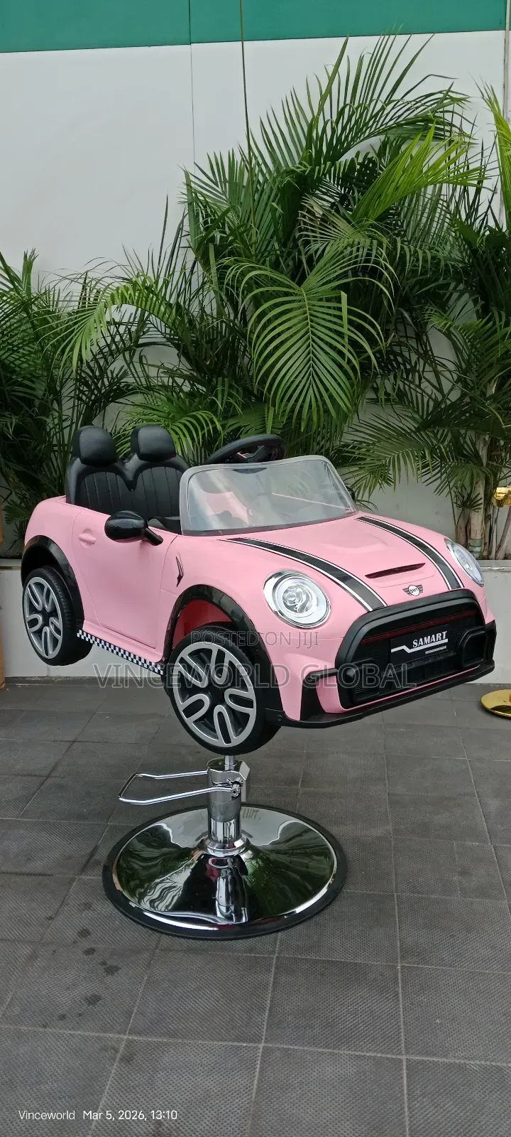 Children Salon Car While planning your kid's salon, this is a perfect equipmen